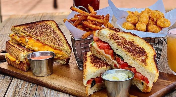 Cheesie’s Pub & Grub